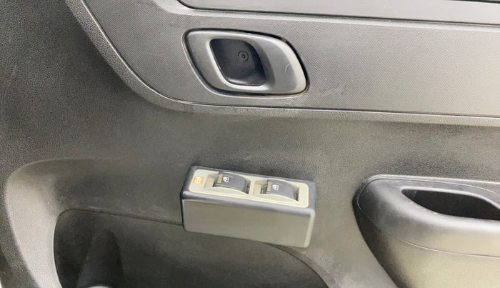 2017 Renault Kwid RXL, Petrol, Manual, 66,930 km, Driver Side Door Panels Control