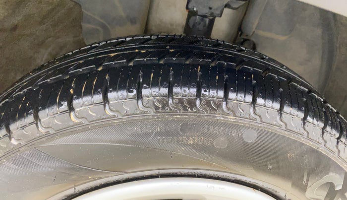 2017 Renault Kwid RXL, Petrol, Manual, 66,930 km, Right Front Tyre Tread