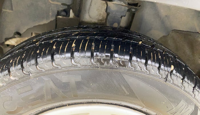 2017 Renault Kwid RXL, Petrol, Manual, 66,930 km, Left Front Tyre Tread