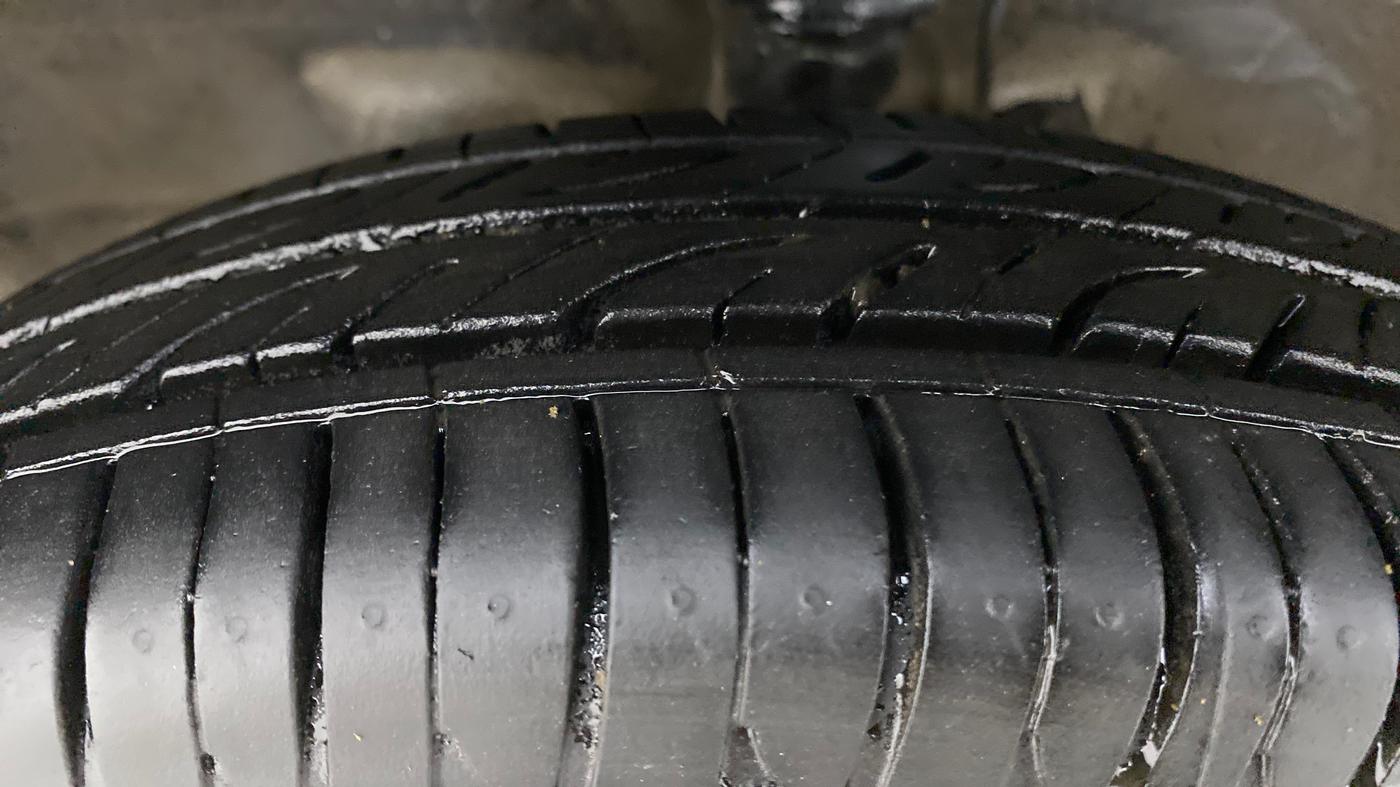 2014 Maruti Wagon R 1.0 LXI, Petrol, Manual, 40,677 km, Left Front Tyre Tread