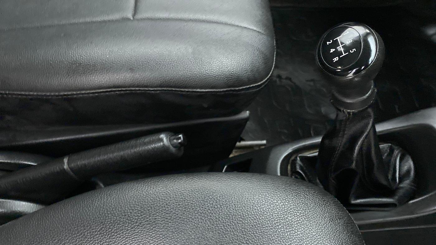 2014 Maruti Wagon R 1.0 LXI, Petrol, Manual, 40,677 km, Gear Lever