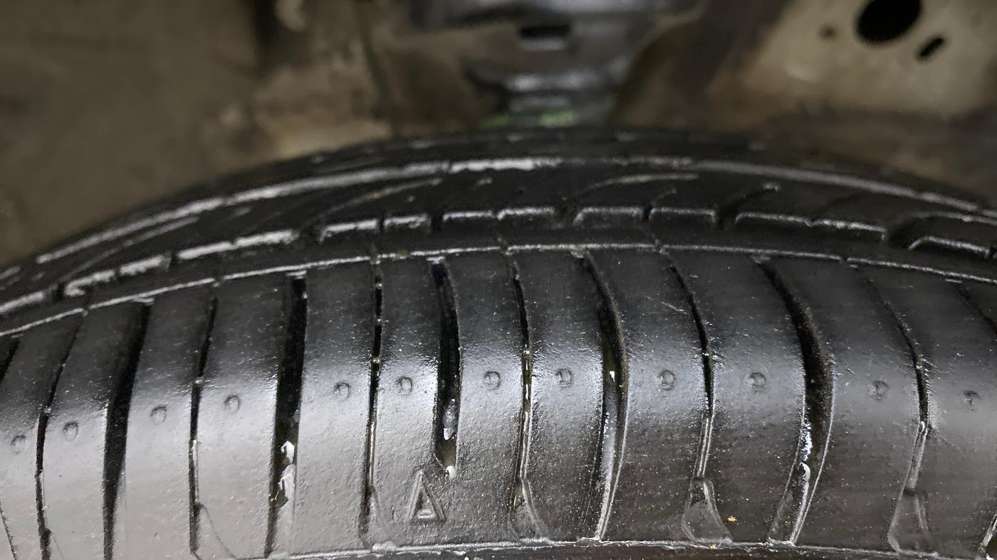 2014 Maruti Wagon R 1.0 LXI, Petrol, Manual, 40,677 km, Right Front Tyre Tread