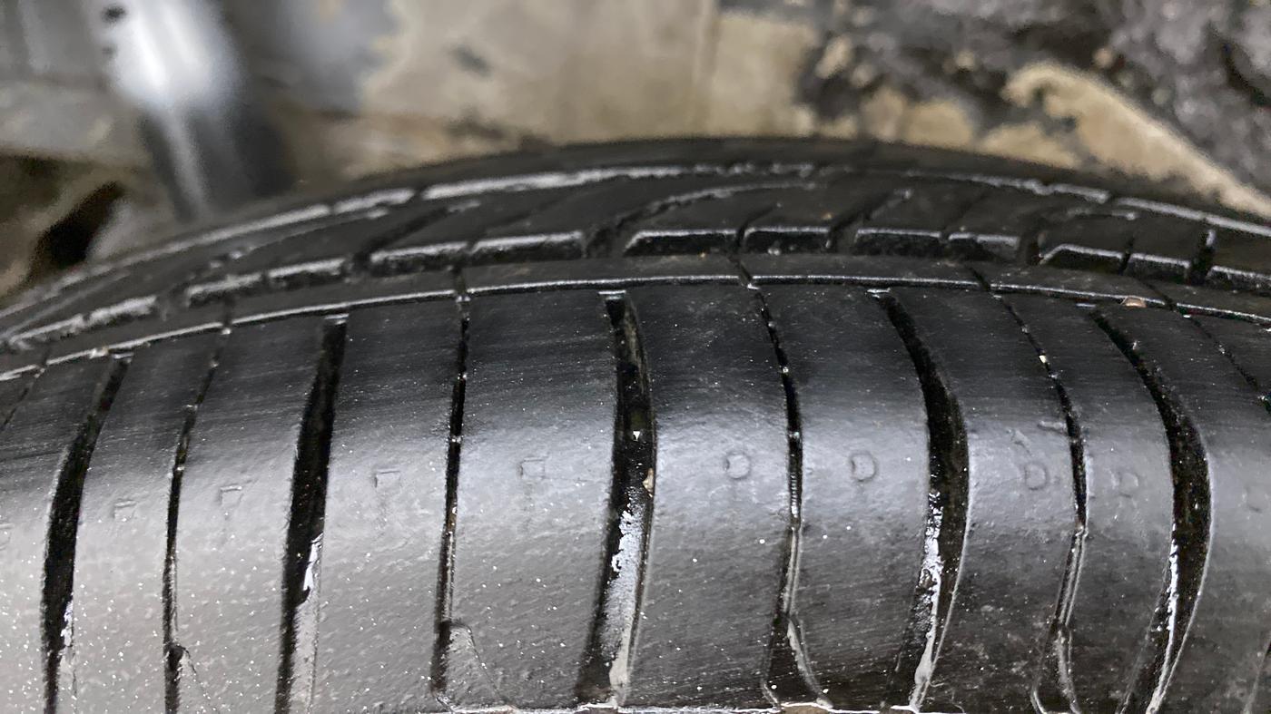2014 Maruti Wagon R 1.0 LXI, Petrol, Manual, 40,677 km, Right Rear Tyre Tread