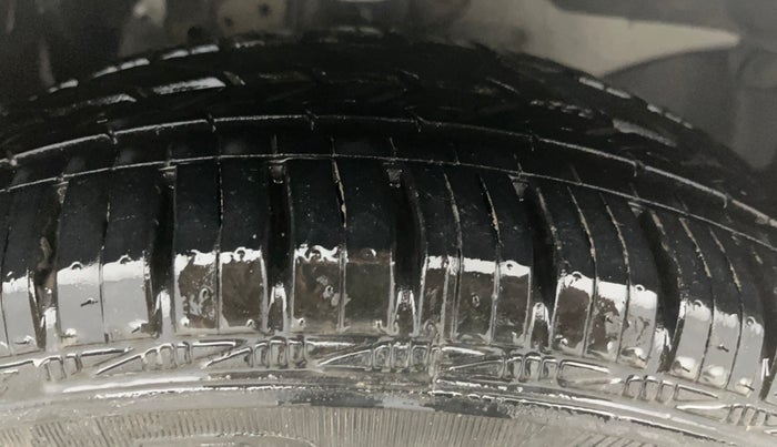 2014 Honda Brio S MT, Petrol, Manual, 3,714 km, Right Front Tyre Tread