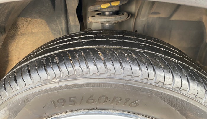 2023 Nissan MAGNITE XL, Petrol, Manual, 20,184 km, Right Front Tyre Tread