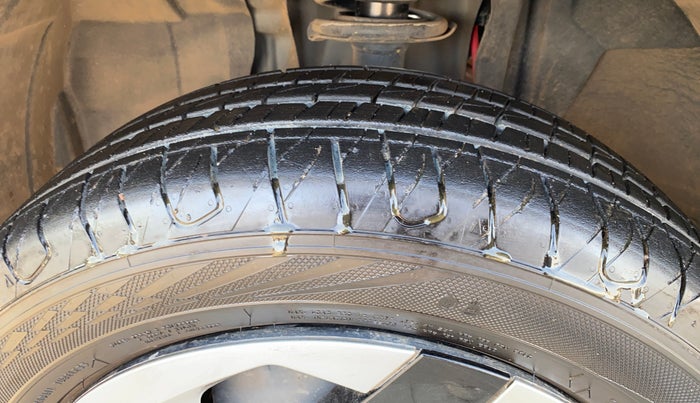 2023 Nissan MAGNITE XL, Petrol, Manual, 20,184 km, Left Front Tyre Tread