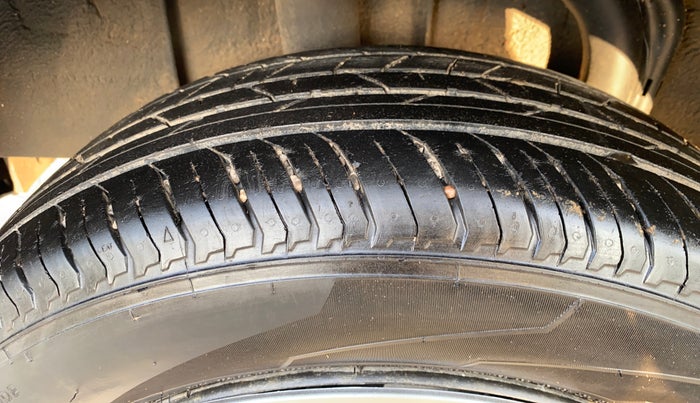 2023 Nissan MAGNITE XL, Petrol, Manual, 20,184 km, Right Rear Tyre Tread