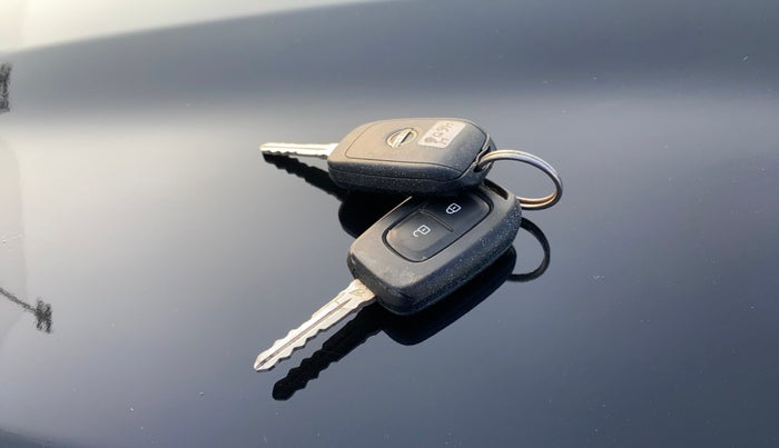 2023 Nissan MAGNITE XL, Petrol, Manual, 20,184 km, Key Close Up