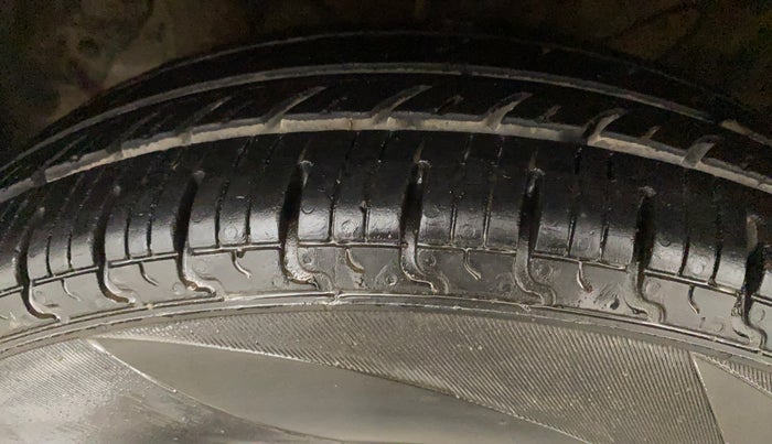 2021 Hyundai NEW SANTRO SPORTZ EXECUTIVE MT CNG, CNG, Manual, 80,869 km, Left Front Tyre Tread