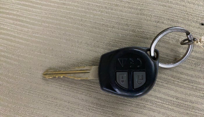 2016 Maruti Ciaz VXI, Petrol, Manual, 1,20,191 km, Key Close Up