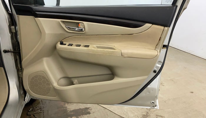 2016 Maruti Ciaz VXI, Petrol, Manual, 1,20,191 km, Driver Side Door Panels Control