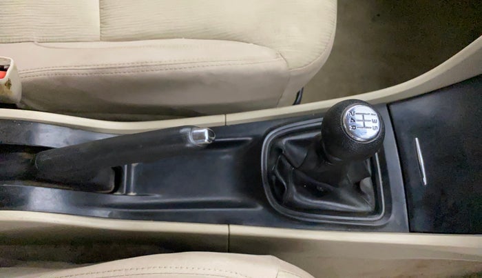 2016 Maruti Ciaz VXI, Petrol, Manual, 1,20,191 km, Gear Lever
