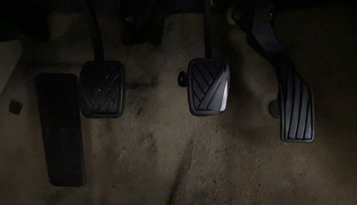 2016 Maruti Ciaz VXI, Petrol, Manual, 1,20,191 km, Pedals