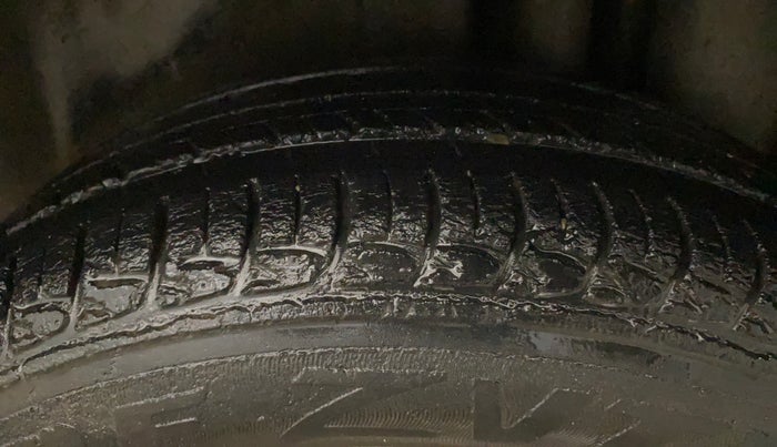 2016 Maruti Ciaz VXI, Petrol, Manual, 1,20,191 km, Left Rear Tyre Tread