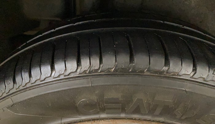 2016 Maruti Ciaz VXI, Petrol, Manual, 1,20,191 km, Right Rear Tyre Tread