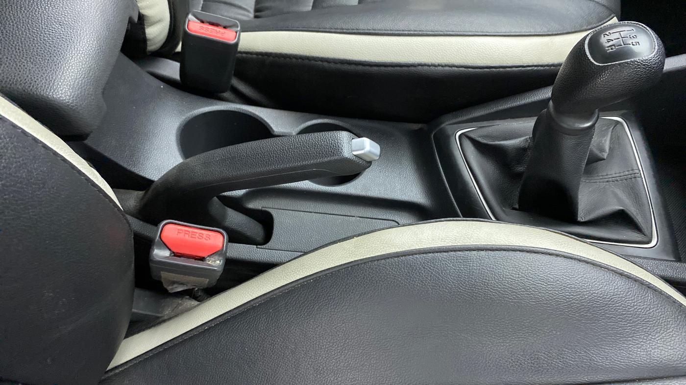 2018 Hyundai Elite i20 ASTA 1.2, Petrol, Manual, 11,334 km, Gear Lever