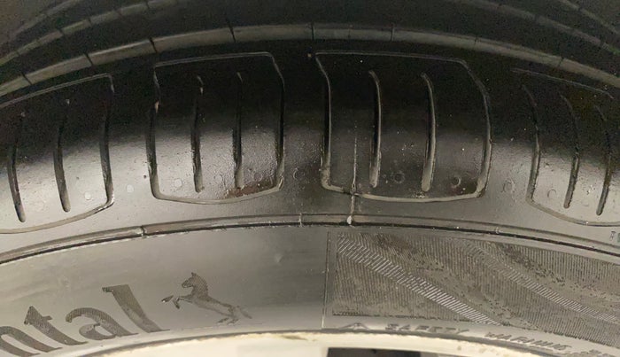 2014 Skoda Rapid ELEGANCE 1.6 MPI MT, Petrol, Manual, 1,07,359 km, Right Front Tyre Tread