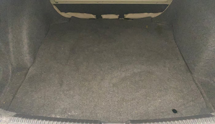 2014 Skoda Rapid ELEGANCE 1.6 MPI MT, Petrol, Manual, 1,07,359 km, Boot Inside