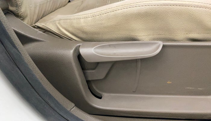 2014 Skoda Rapid ELEGANCE 1.6 MPI MT, Petrol, Manual, 1,07,359 km, Driver Side Adjustment Panel