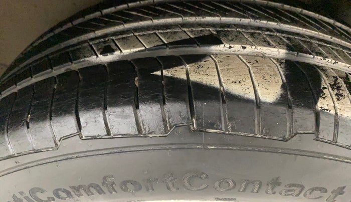 2014 Skoda Rapid ELEGANCE 1.6 MPI MT, Petrol, Manual, 1,07,359 km, Left Rear Tyre Tread