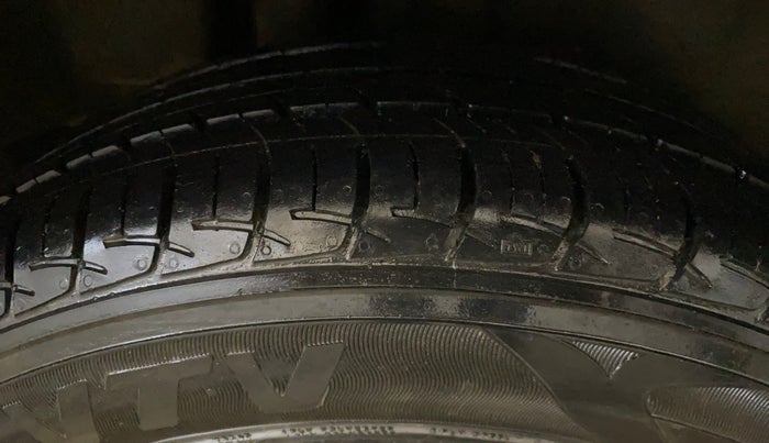 2015 Maruti Ciaz VXI, Petrol, Manual, 83,773 km, Right Rear Tyre Tread