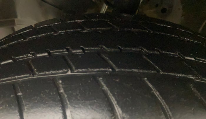 2016 Honda Brio S MT, Petrol, Manual, 72,375 km, Left Front Tyre Tread