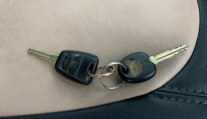 2016 Hyundai Grand i10 SPORTZ 1.2 KAPPA VTVT, Petrol, Manual, 72,466 km, Key Close Up