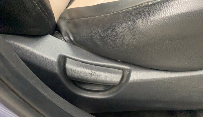 2016 Hyundai Grand i10 SPORTZ 1.2 KAPPA VTVT, Petrol, Manual, 72,466 km, Driver Side Adjustment Panel