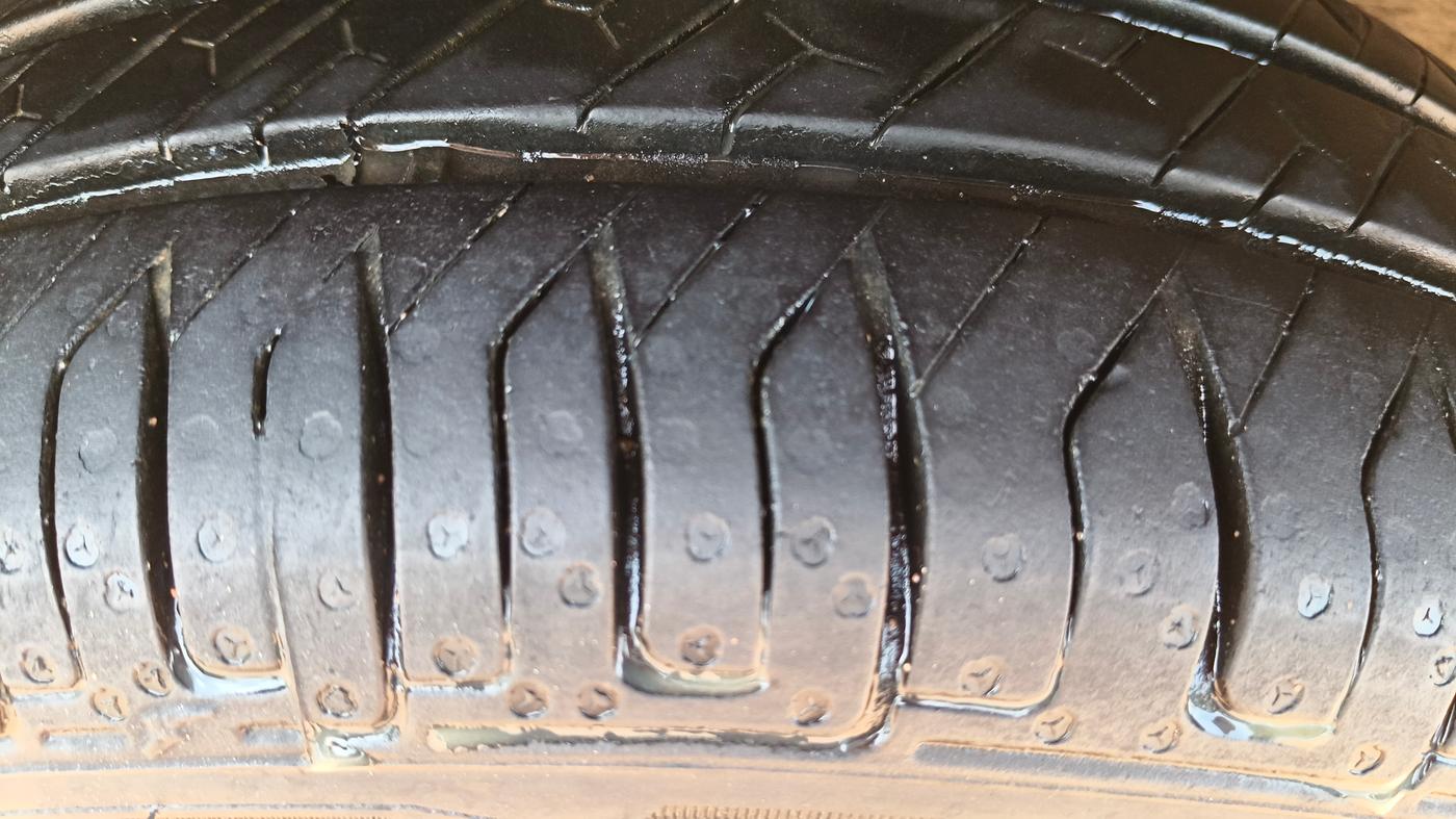 2016 Maruti Wagon R 1.0 VXI AMT, Petrol, Automatic, 72,868 km, Right Front Tyre Tread