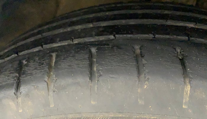 2017 Maruti Baleno ZETA PETROL 1.2, Petrol, Manual, 55,123 km, Right Front Tyre Tread