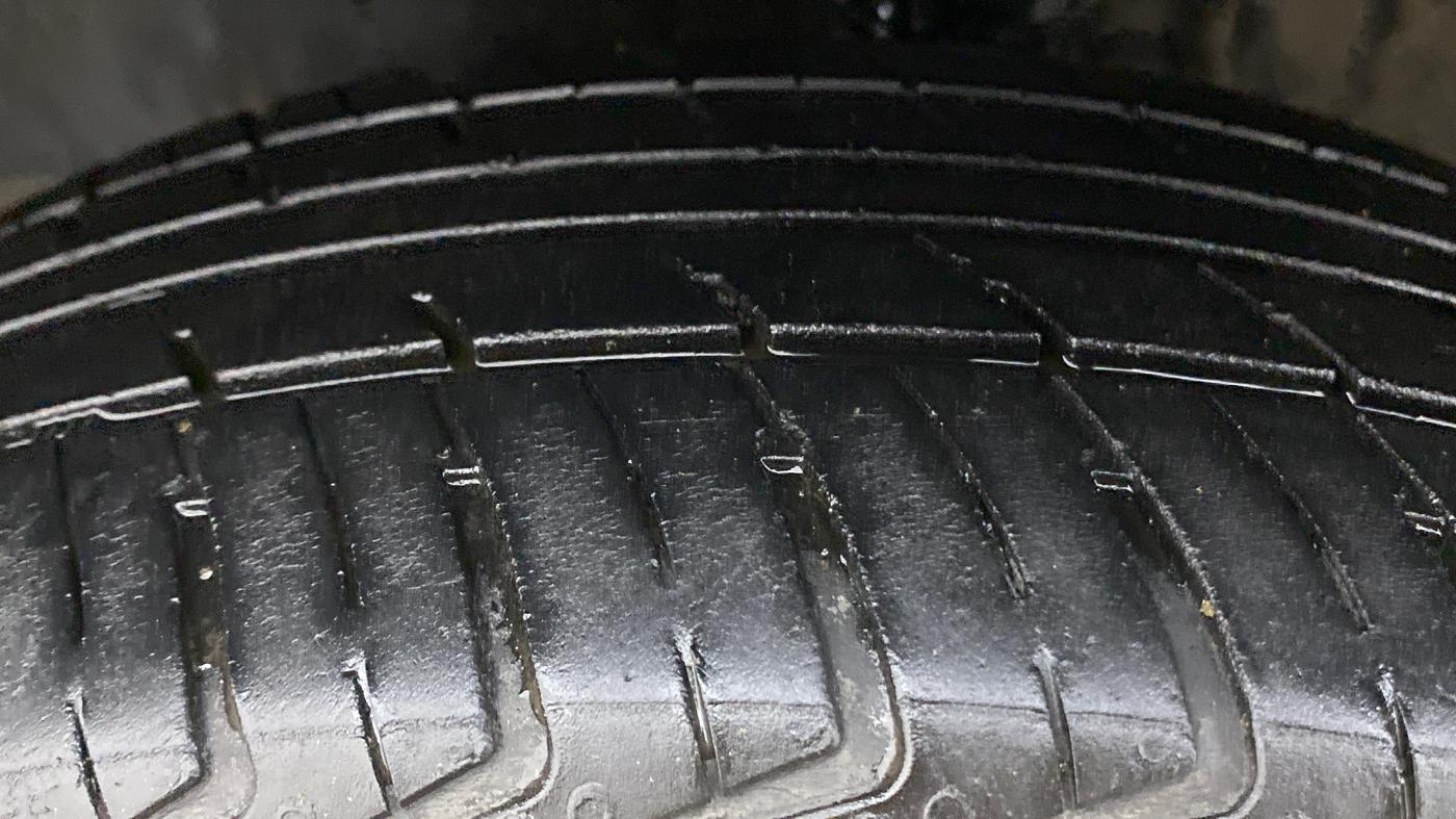 2015 Maruti Alto K10 LXI CNG, CNG, Manual, 83,606 km, Left Front Tyre Tread