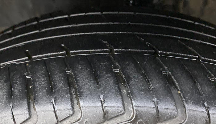 2015 Maruti Alto K10 LXI CNG, CNG, Manual, 83,606 km, Left Front Tyre Tread
