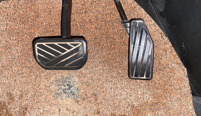 2020 Maruti XL6 ALPHA AT, Petrol, Automatic, 50,334 km, Pedals