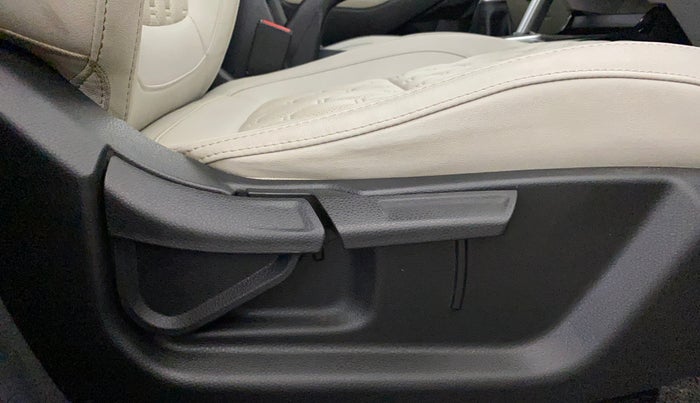 2020 KIA SELTOS HTX 1.5 PETROL, Petrol, Manual, 36,174 km, Driver Side Adjustment Panel