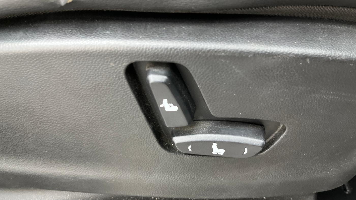 2019 MG HECTOR SHARP 1.5 DCT PETROL, Petrol, Automatic, 1,19,376 km, Driver Side Adjustment Panel