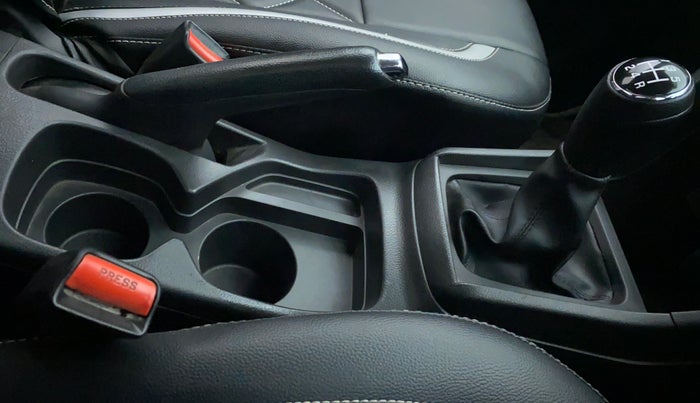 2016 Maruti Vitara Brezza VDI OPT, Diesel, Manual, 1,31,729 km, Gear Lever