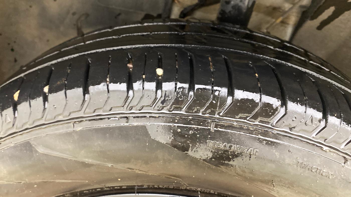 2023 Tata PUNCH ADVENTURE RHYTHM PACK AMT, Petrol, Automatic, 11,520 km, Left Front Tyre Tread