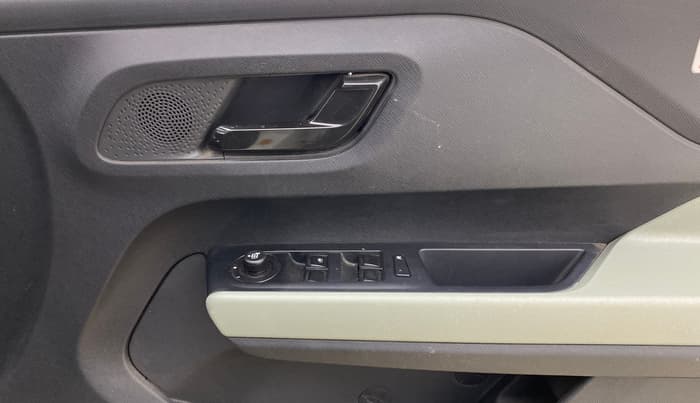 2023 Tata PUNCH ADVENTURE RHYTHM PACK AMT, Petrol, Automatic, 11,520 km, Driver Side Door Panels Control