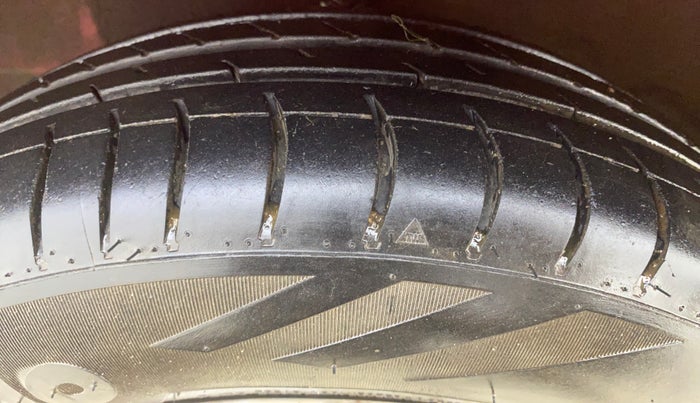 2013 Hyundai Eon MAGNA +, Petrol, Manual, 47,062 km, Left Front Tyre Tread