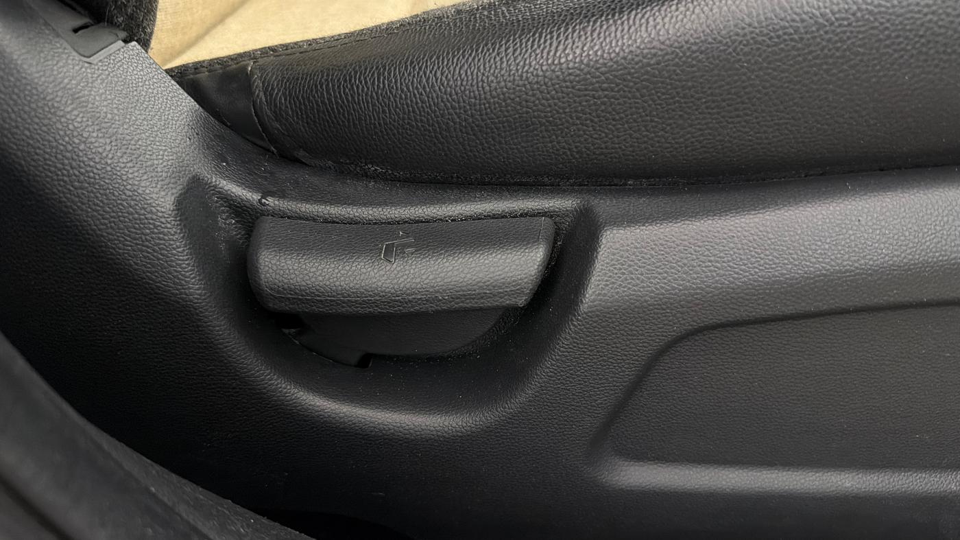 2019 Hyundai Elite i20 MAGNA PLUS 1.2, Petrol, Manual, 71,064 km, Driver Side Adjustment Panel