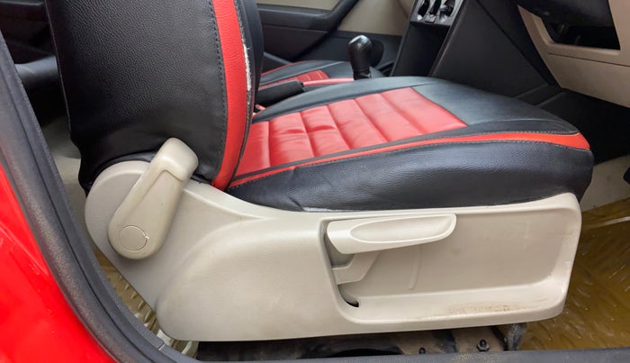 2013 Volkswagen Polo COMFORTLINE 1.2L PETROL, Petrol, Manual, 1,17,957 km, Driver Side Adjustment Panel