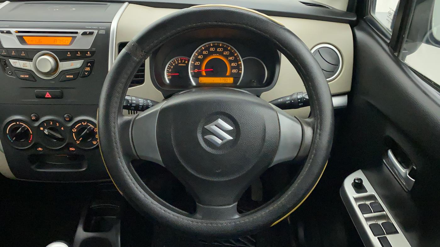 2013 Maruti Wagon R 1.0 VXI, Petrol, Manual, 77,981 km, Steering Wheel Close Up