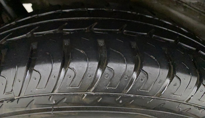 2013 Maruti Wagon R 1.0 VXI, Petrol, Manual, 77,981 km, Left Front Tyre Tread