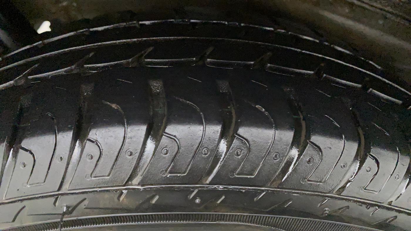 2013 Maruti Wagon R 1.0 VXI, Petrol, Manual, 77,981 km, Right Front Tyre Tread