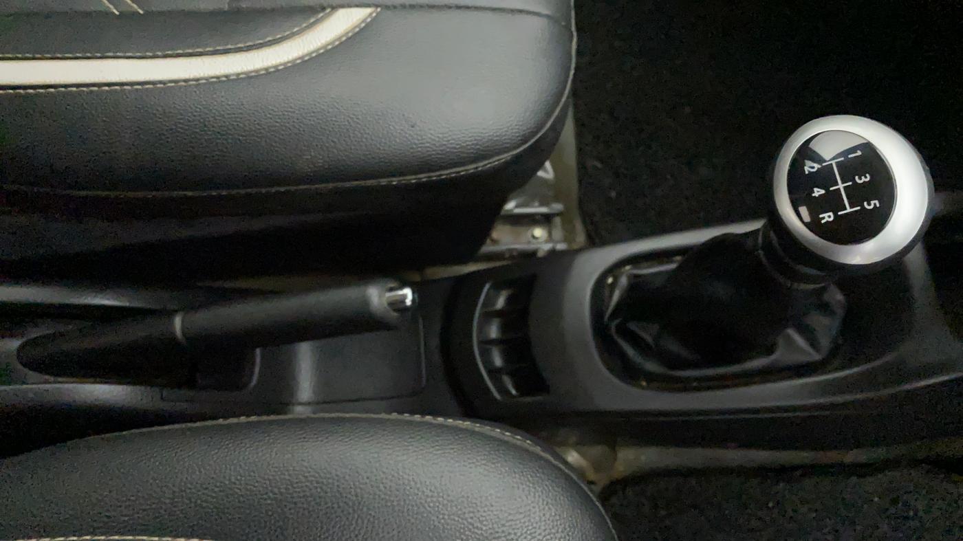 2013 Maruti Wagon R 1.0 VXI, Petrol, Manual, 77,981 km, Gear Lever