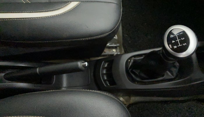 2013 Maruti Wagon R 1.0 VXI, Petrol, Manual, 77,981 km, Gear Lever