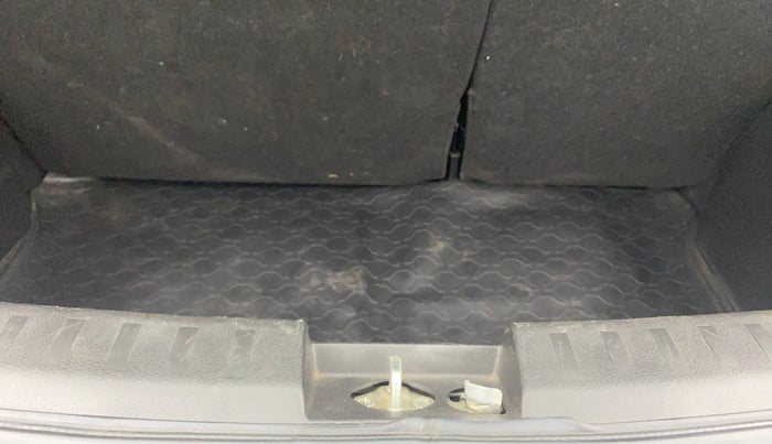 2015 Maruti Swift LXI (O), Petrol, Manual, 99,344 km, Boot Inside