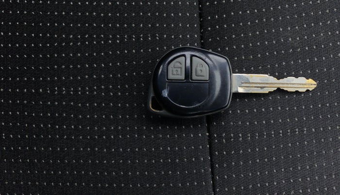 2015 Maruti Swift LXI (O), Petrol, Manual, 99,344 km, Key Close Up