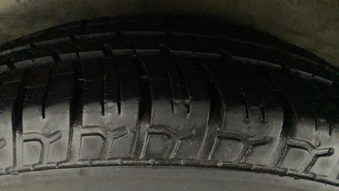 2016 Hyundai i10 MAGNA 1.1, Petrol, Manual, 29,221 km, Right Front Tyre Tread