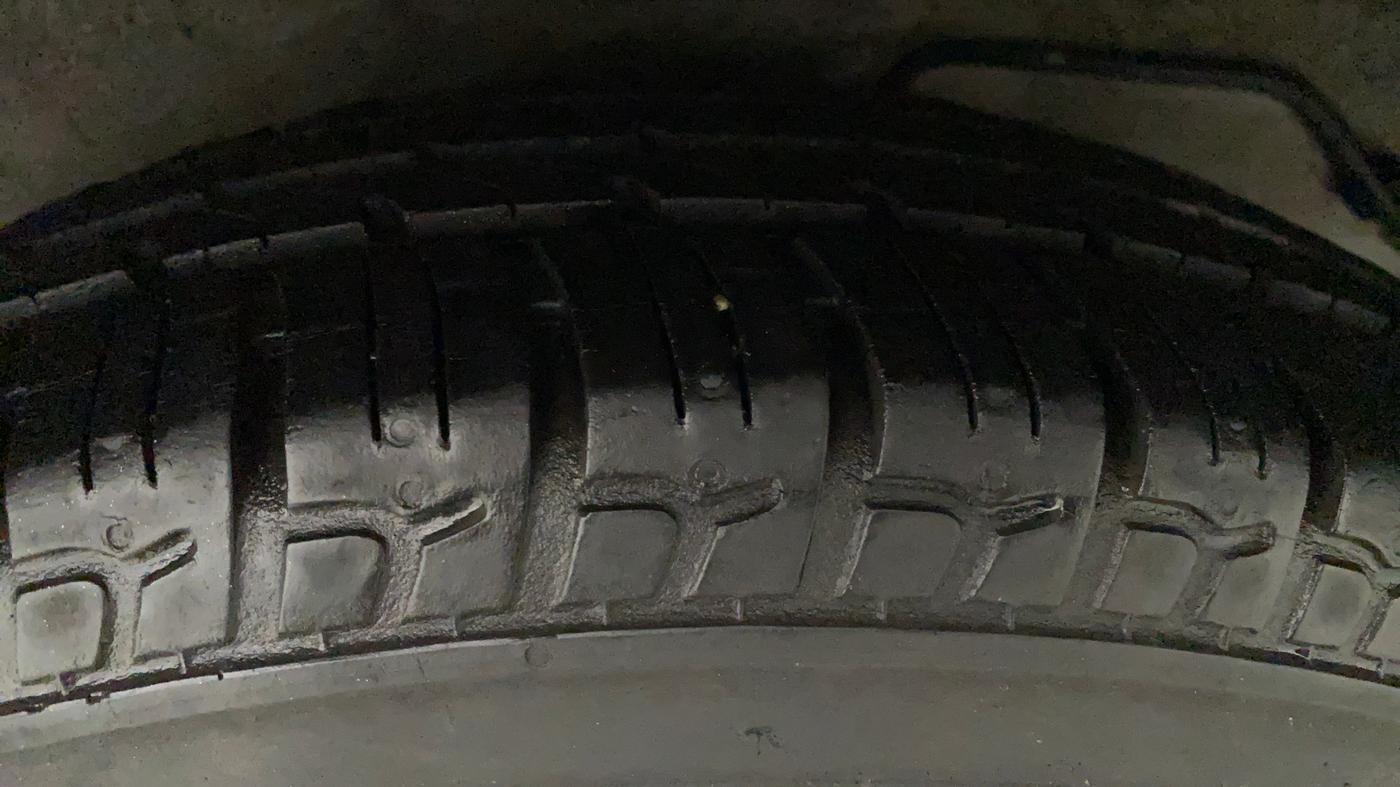 2016 Hyundai i10 MAGNA 1.1, Petrol, Manual, 29,221 km, Left Front Tyre Tread